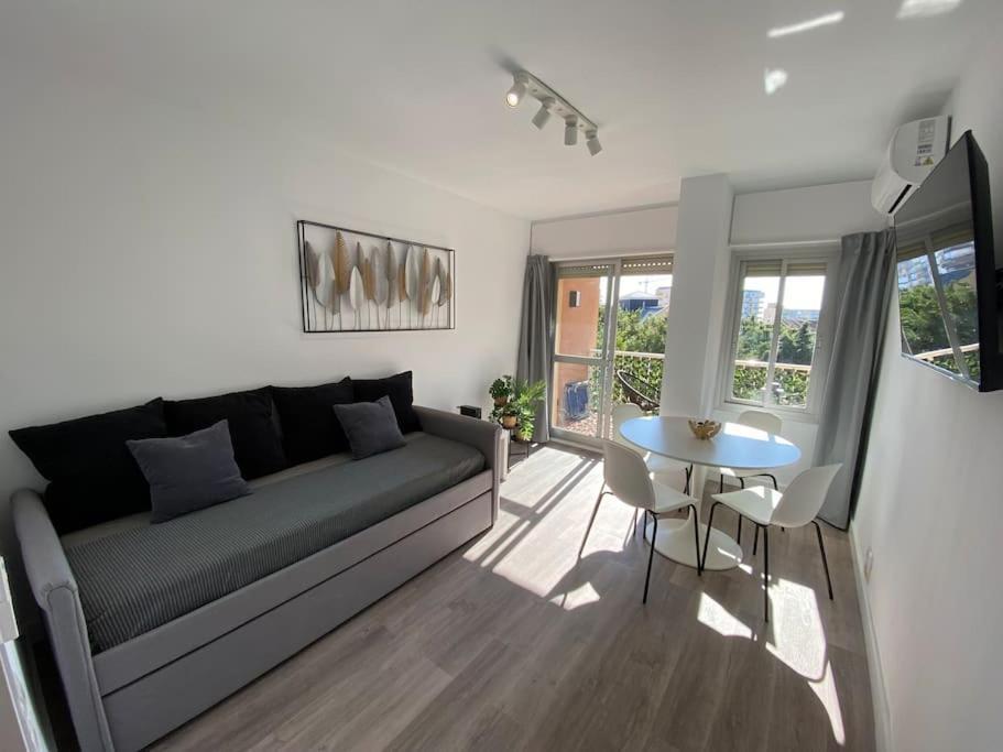Apt Moderno Con Vistas, Recepcion 24 Hs Y Piscinas เบนัลมาเดนา ภายนอก รูปภาพ
