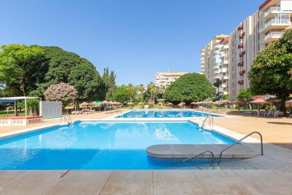 Apt Moderno Con Vistas, Recepcion 24 Hs Y Piscinas เบนัลมาเดนา ภายนอก รูปภาพ